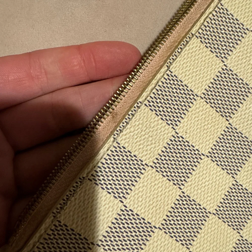 Louis Vuitton Neverfull Pouch - Damier Azur - Picture 5 of 5